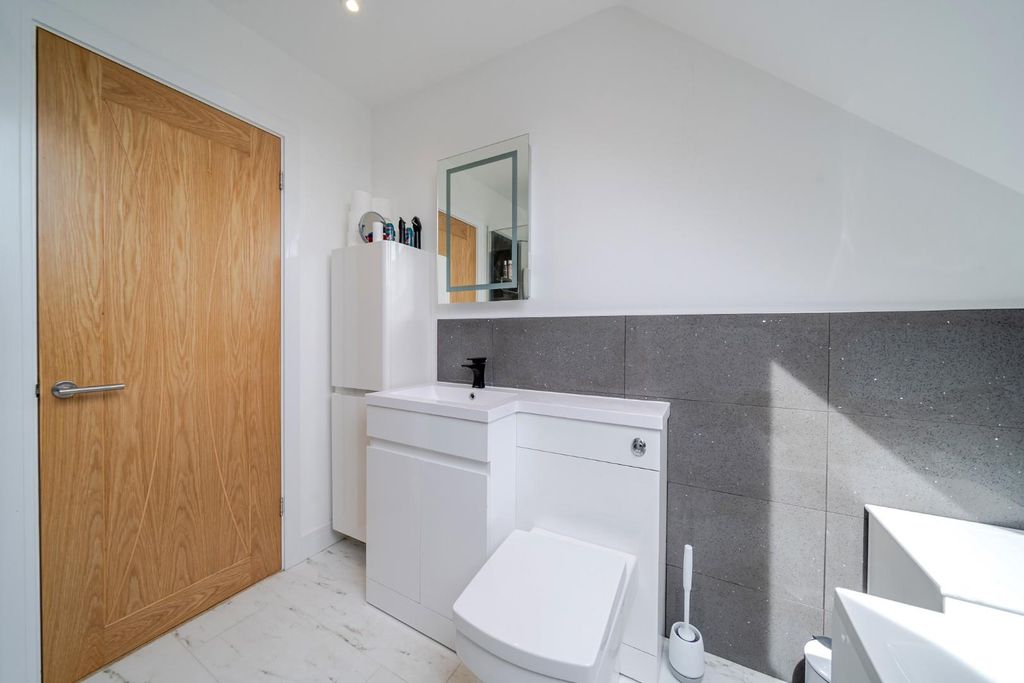 Additional image 15 of 5 bed chalet for saleDrayton Lane, Drayton, Portsmouth PO6