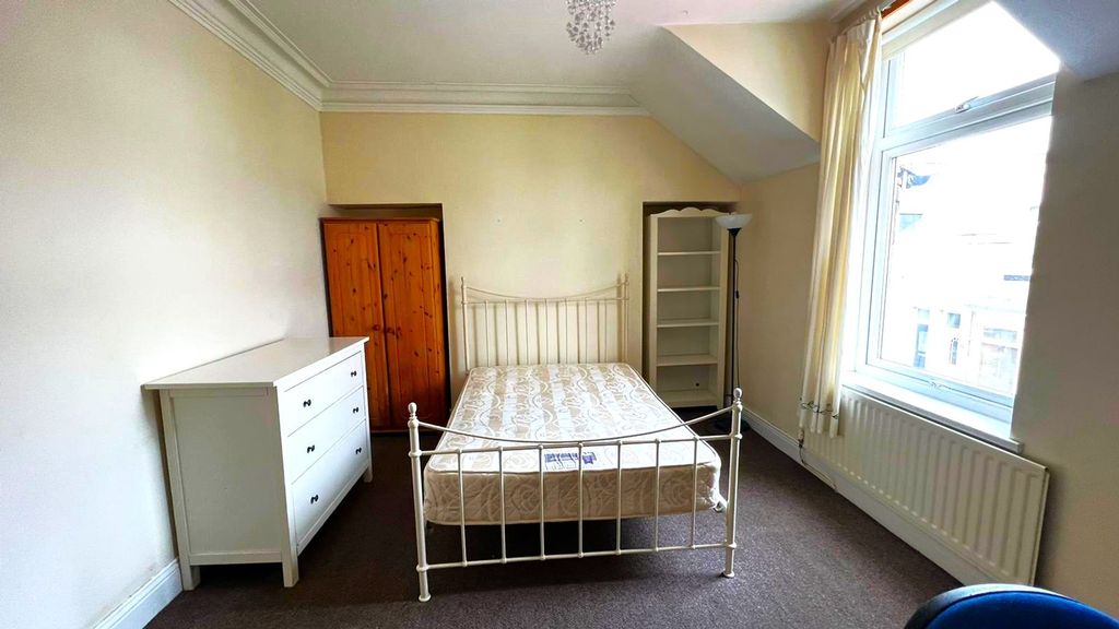 Property photo 2 of 23