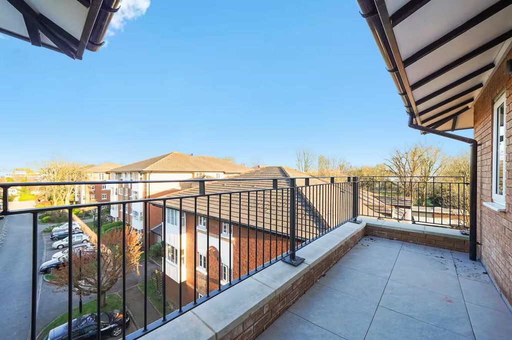 Property photo 1 of 10 Balcony