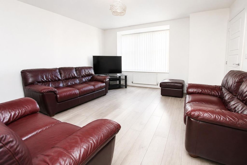 Property photo 2 of 13 10.Png