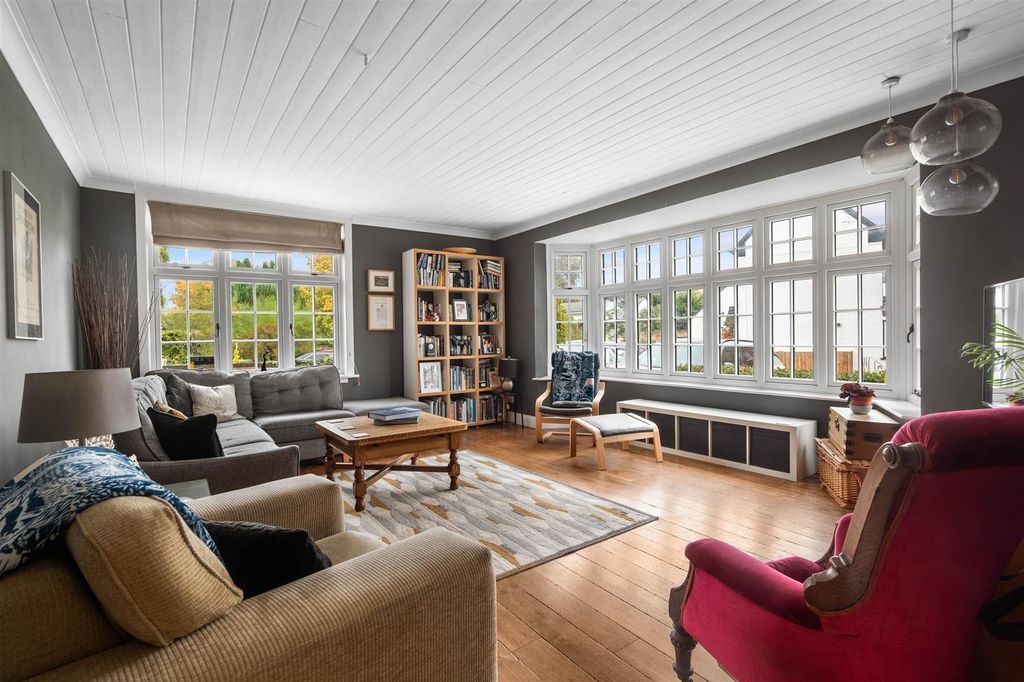 Property photo 2 of 23