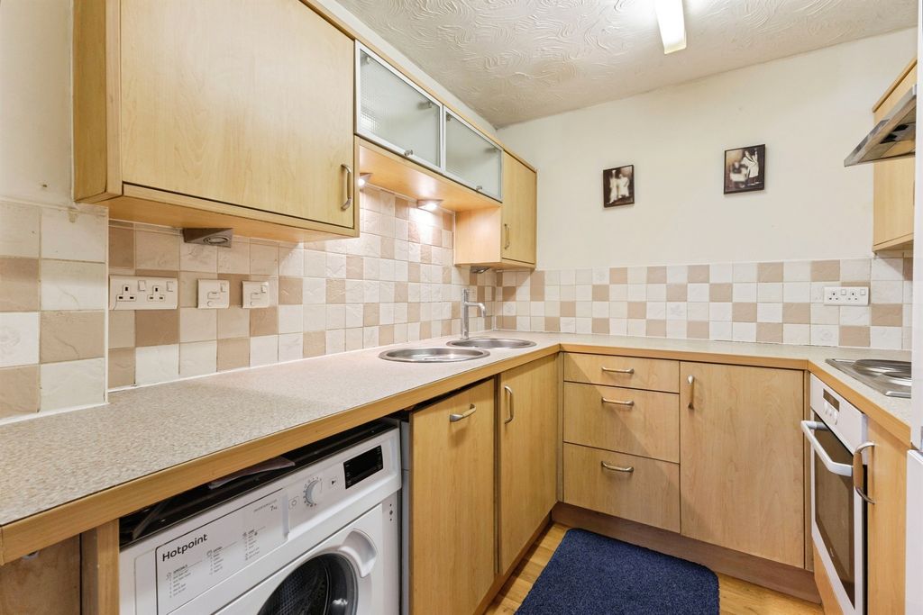 Property photo 2 of 11