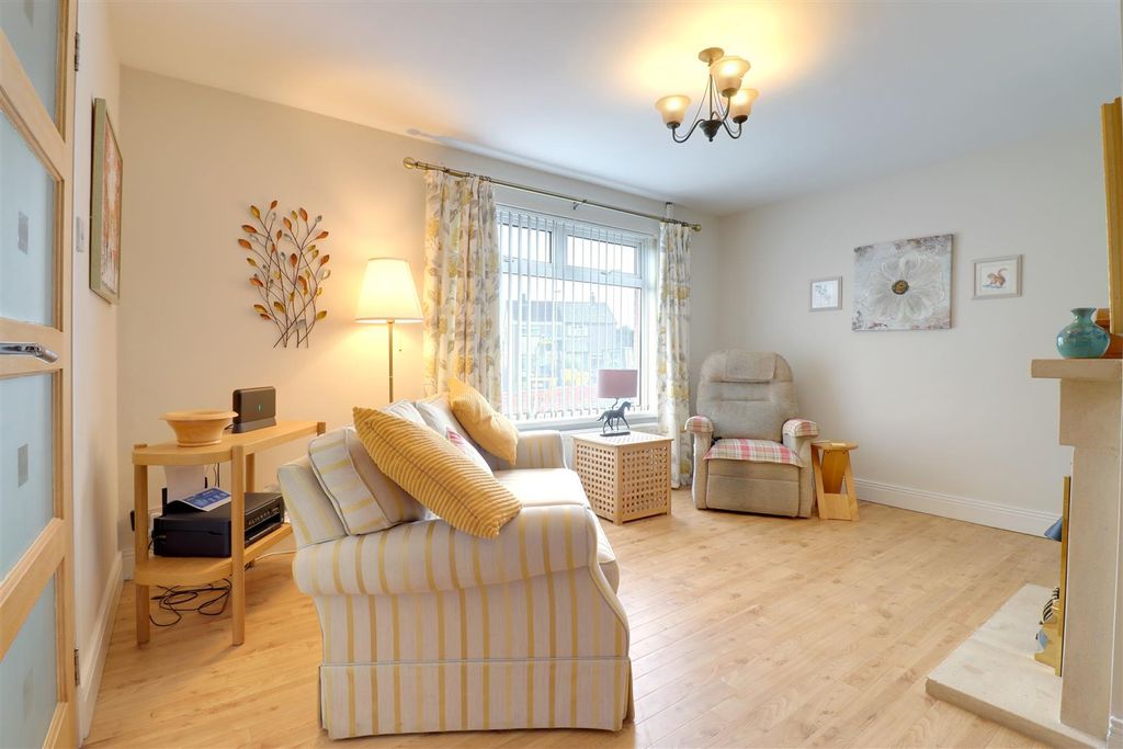 Property photo 2 of 15 Lounge