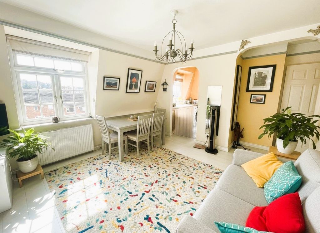 Property photo 1 of 8 3c00594d-66A1-4516-Aa3B-8d4Fb20405E7