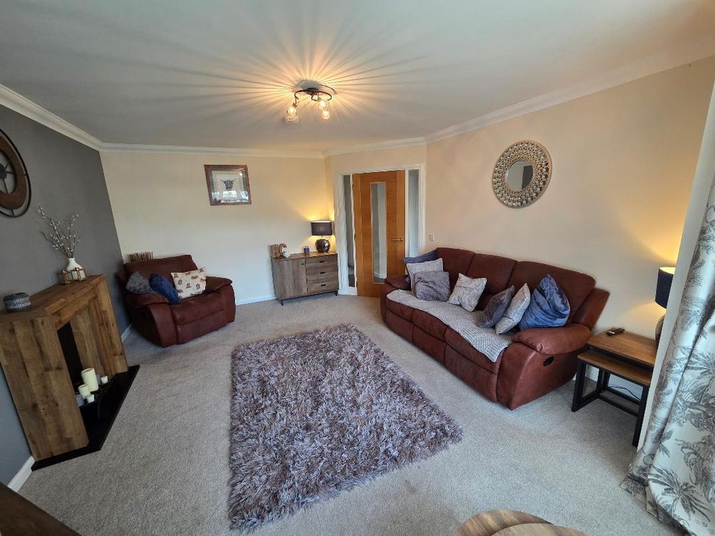 Property photo 2 of 11 Living Room
