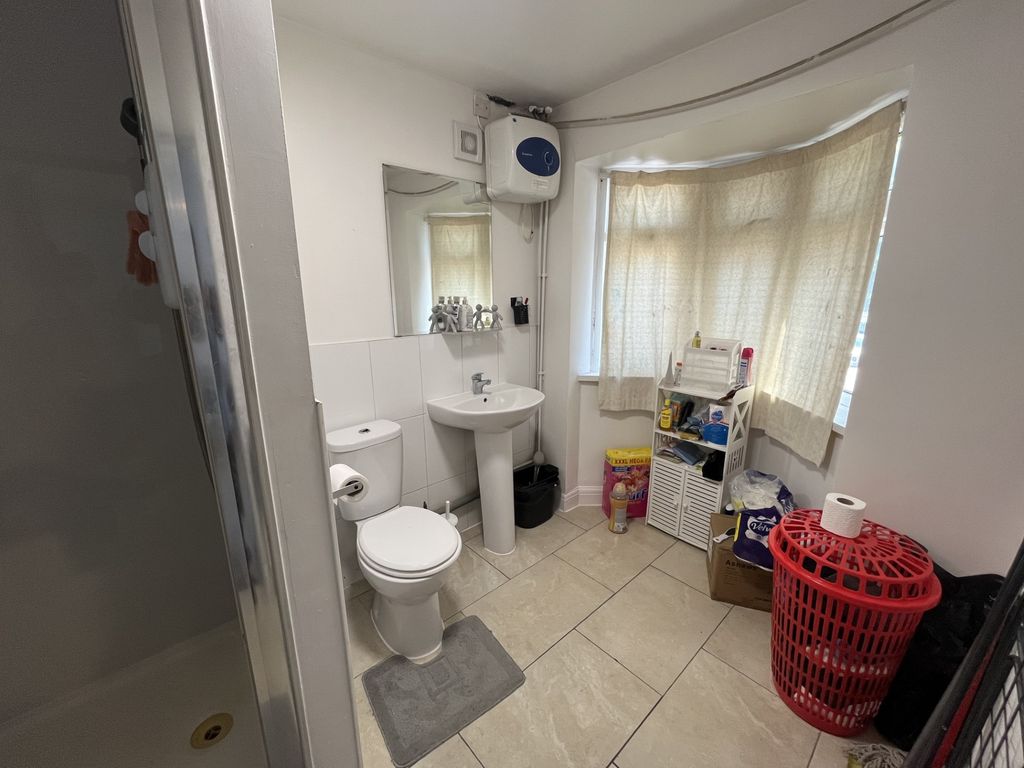 Property photo 3 of 9 385 -01