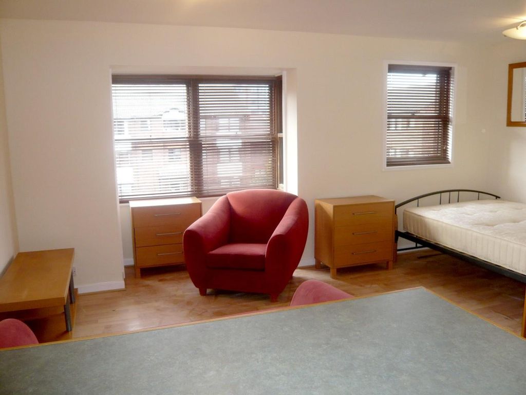 Property photo 3 of 6 Living Room