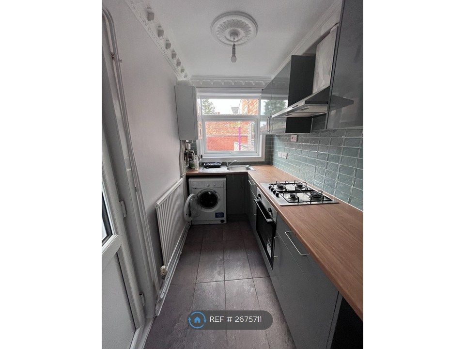 Property photo 2 of 14 Shared Kitchen