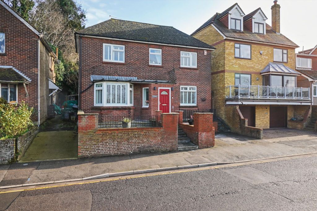 Property photo 3 of 36