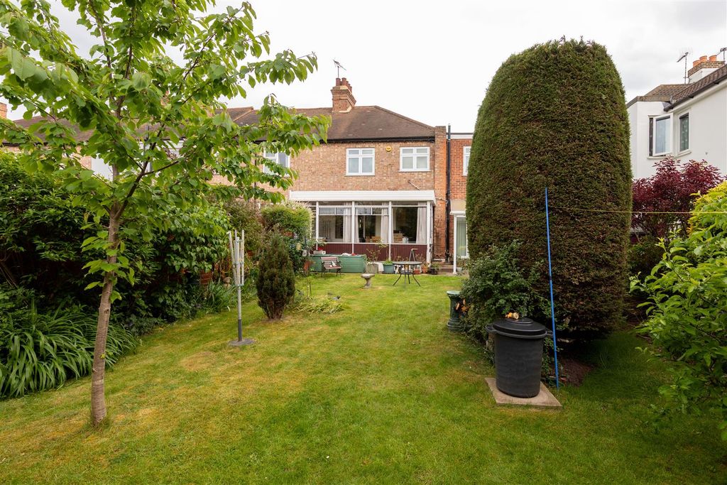 Property photo 3 of 23 Frances Road, E4