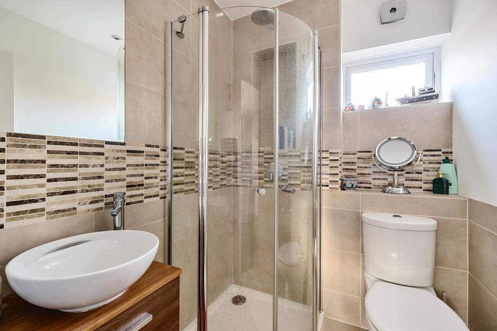 Property photo 3 of 18 Bathroom