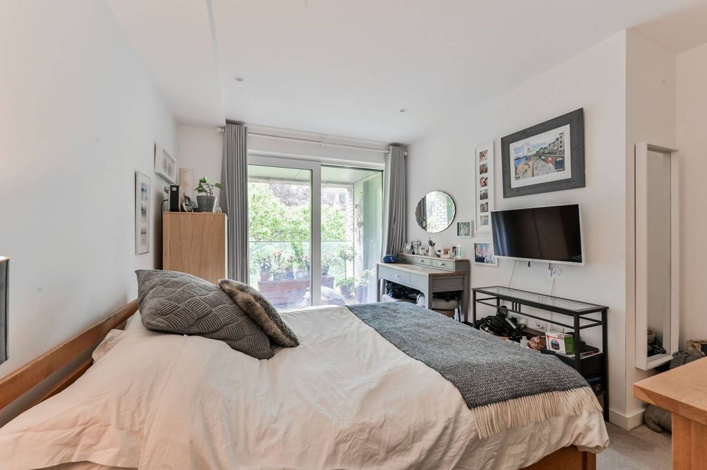 Property photo 1 of 28
