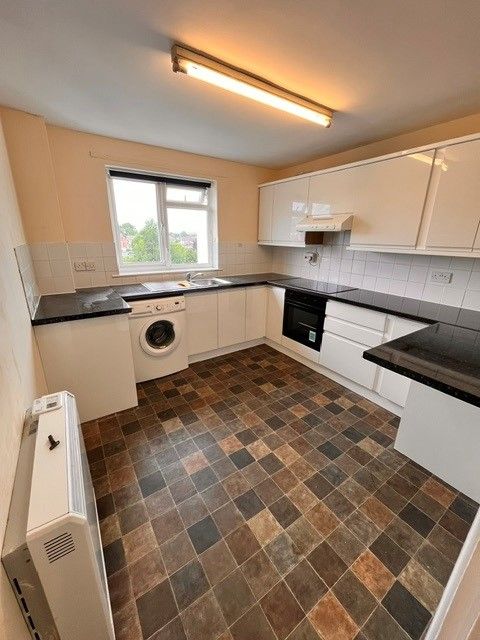 Property photo 3 of 8 Kitchen