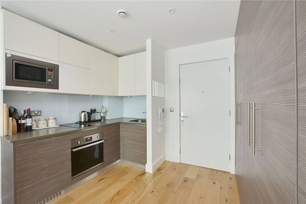 Property photo 2 of 14 Kitchen