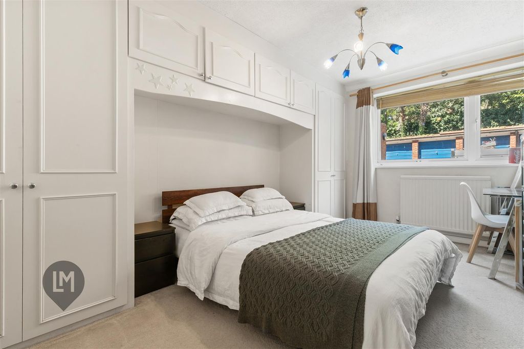 Property photo 3 of 6 Bedroom
