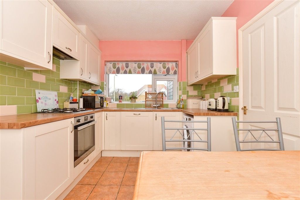 Property photo 2 of 17 Kitchen