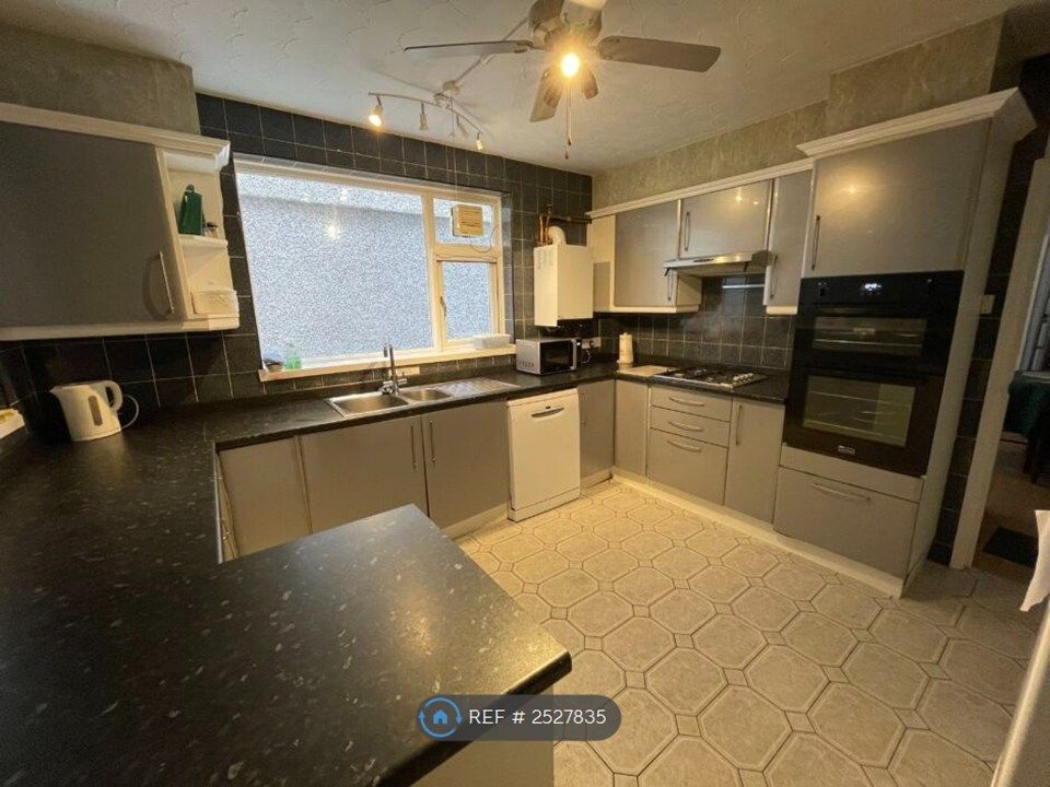 Property photo 2 of 25 Kitchen 1