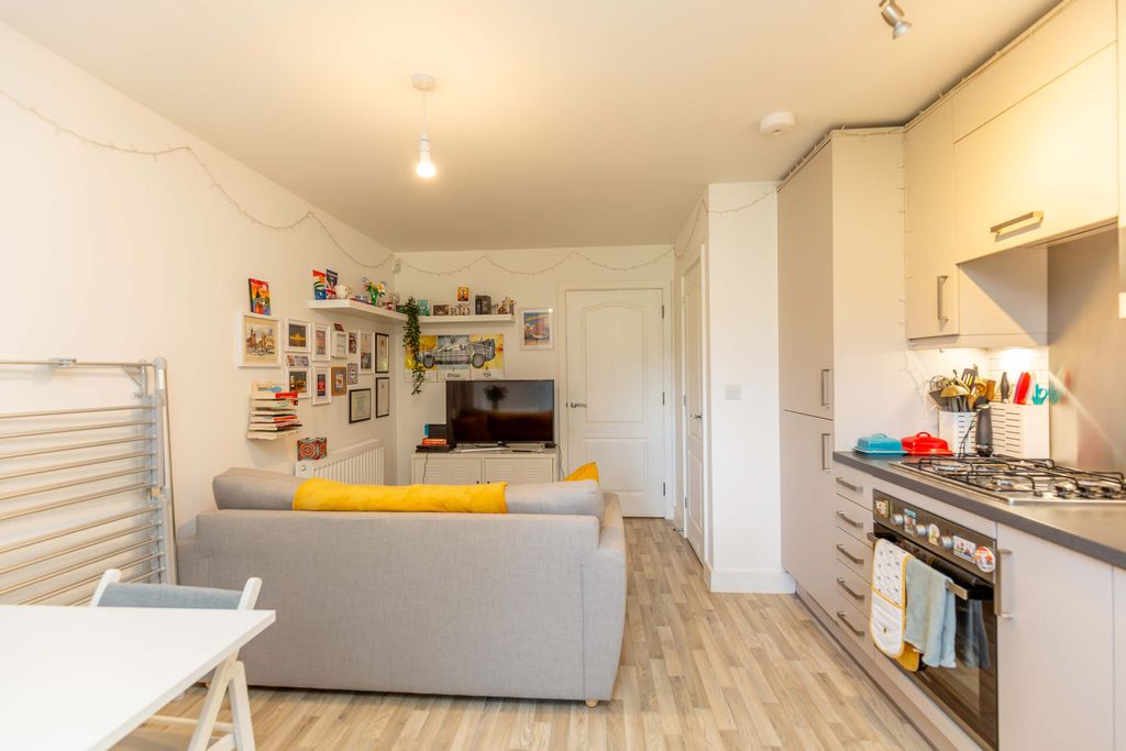 Property photo 2 of 30 2-Victoria-Gate-17.Jpg