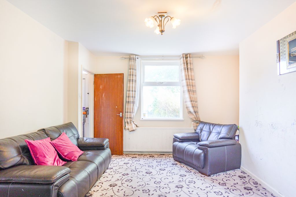 Property photo 2 of 25