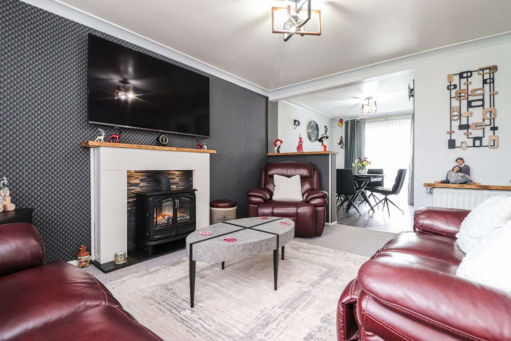 Property photo 3 of 21 Dining Lounge