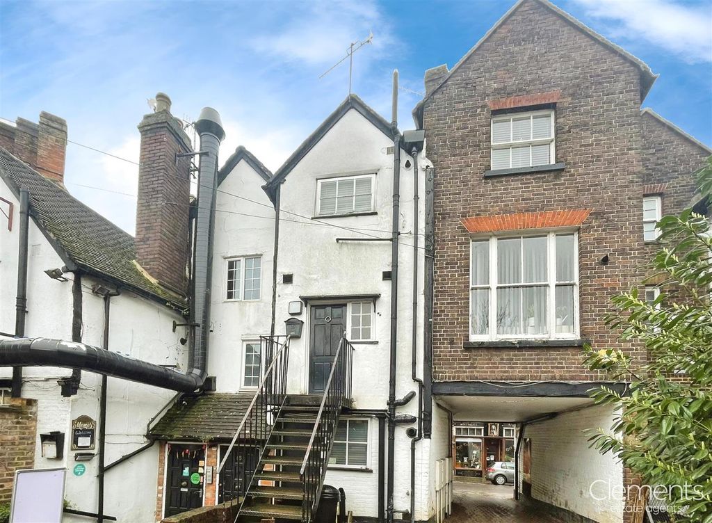 Property photo 3 of 11 Outside