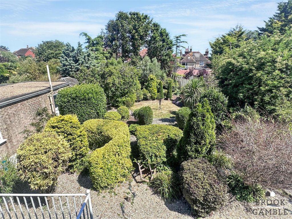 Property photo 3 of 45 01323 438506