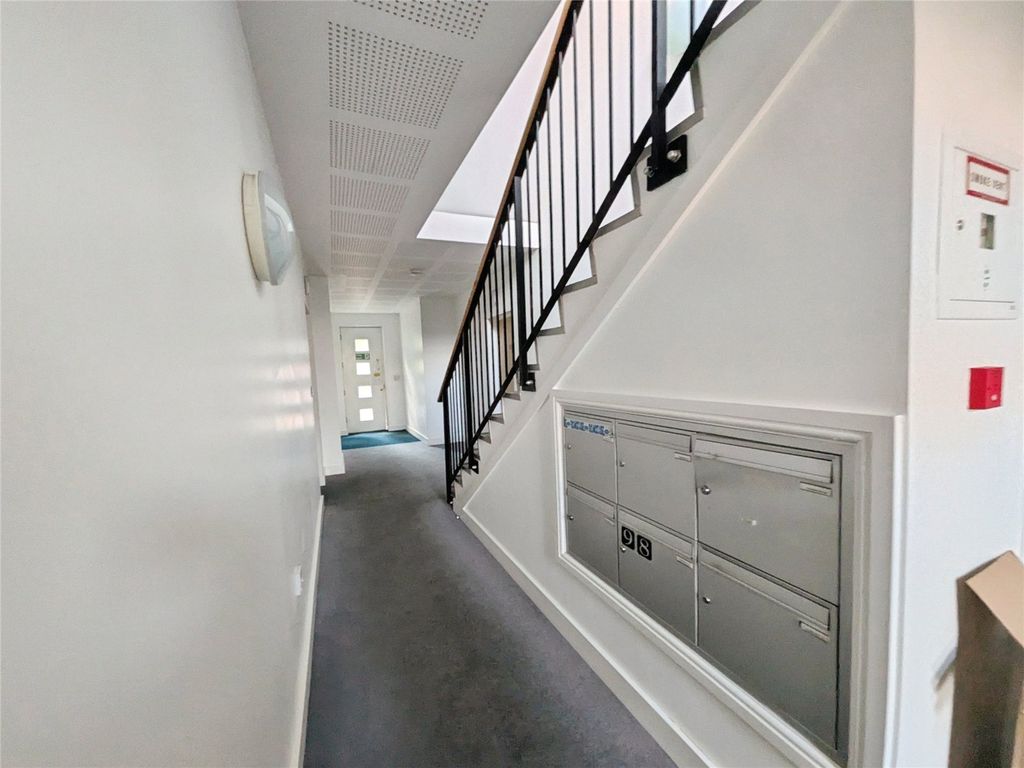 Property photo 3 of 12 Communal Entry