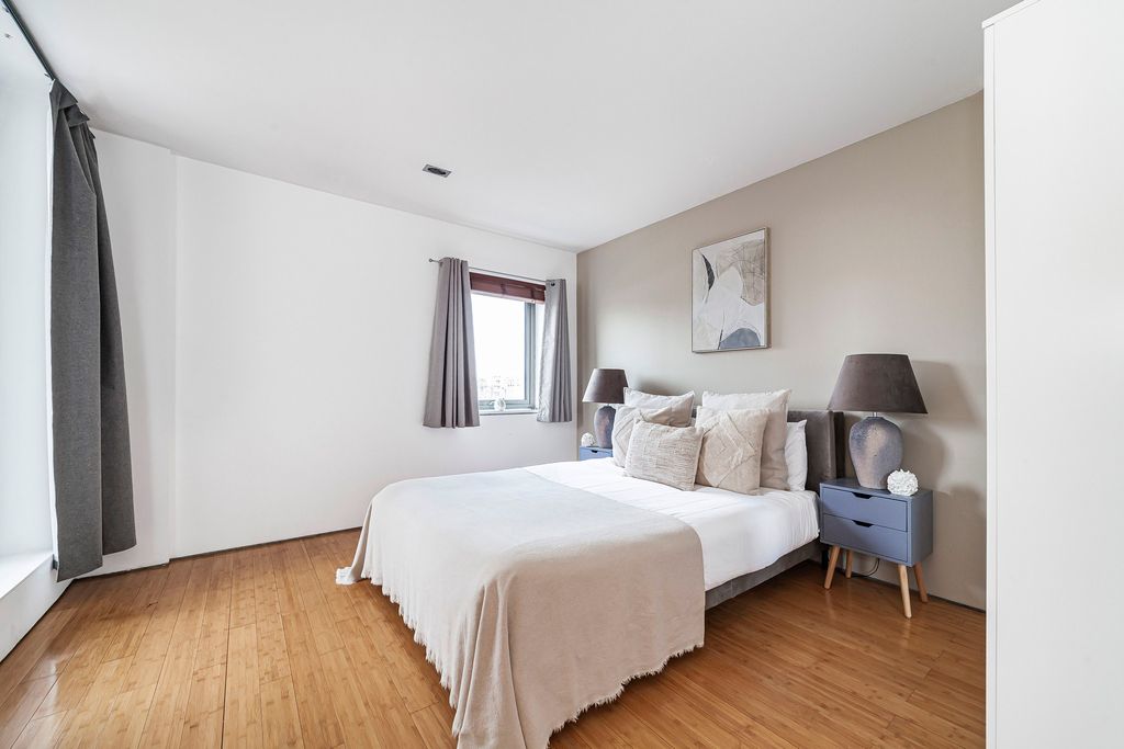 Property photo 3 of 32 Bedroom