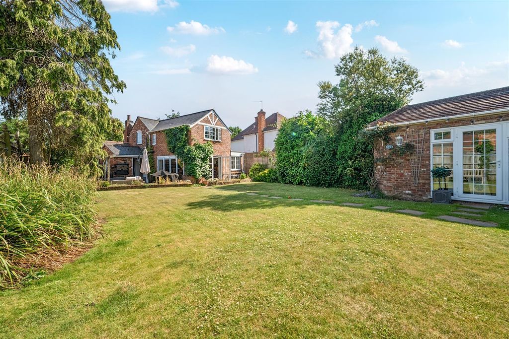 Property photo 1 of 18 External