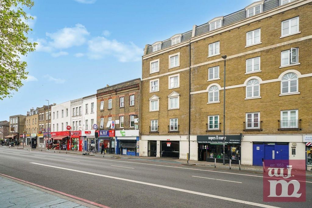 Property photo 1 of 11 Greencourt