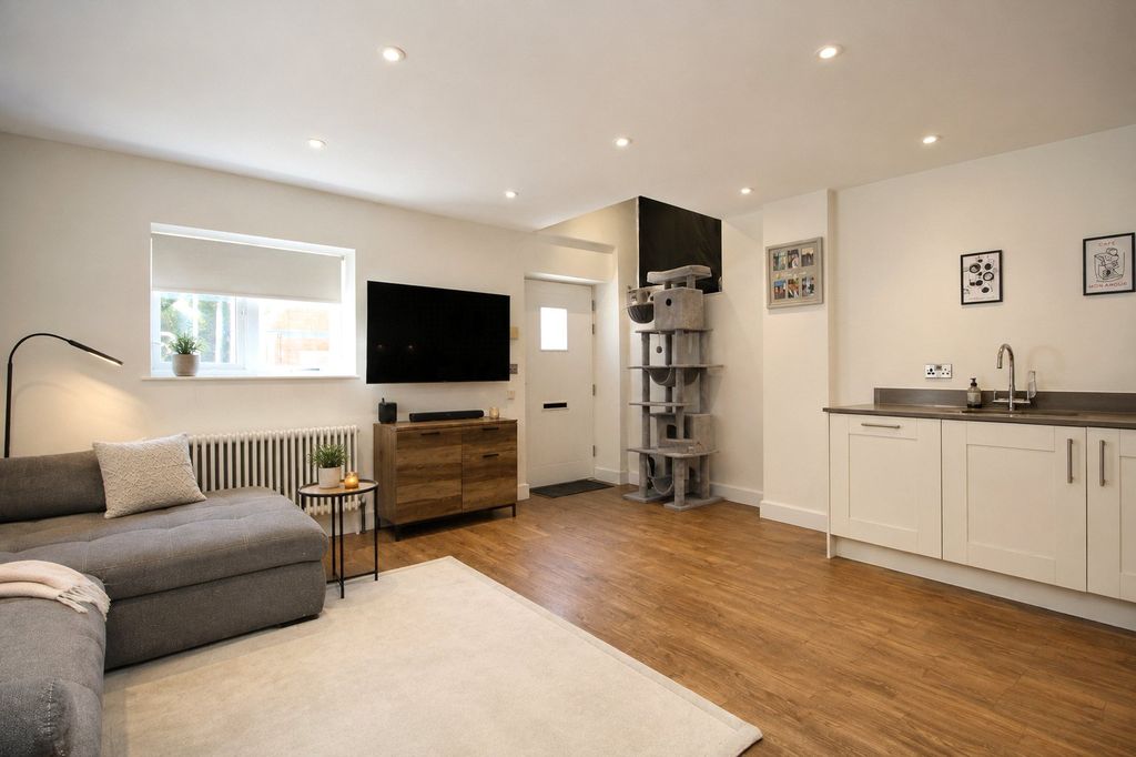 Property photo 2 of 11 Picture No. 19