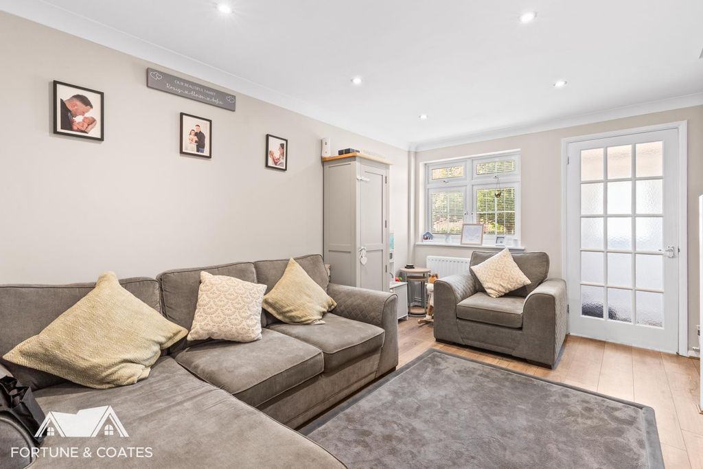 Property photo 2 of 14 Tickenhalldrive_10.Jpg