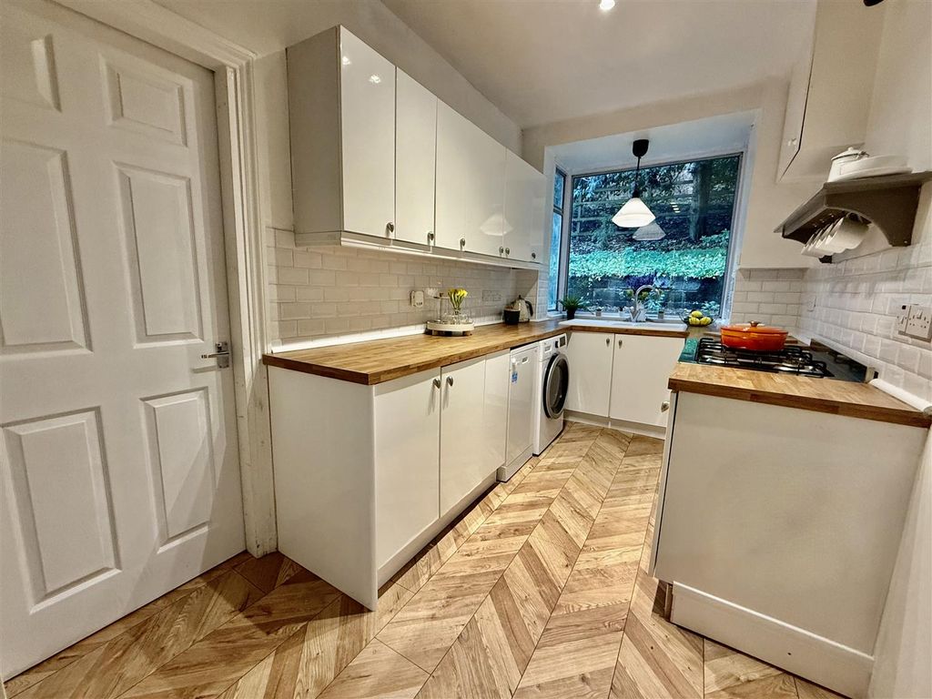 Property photo 3 of 15 Kitchen