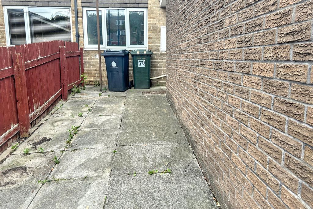 Property photo 2 of 3 65 Hadrian Court, Garth 33, Killingworth, Newcastle Upon Tyne, Tyne & Wear, Ne12 6Da