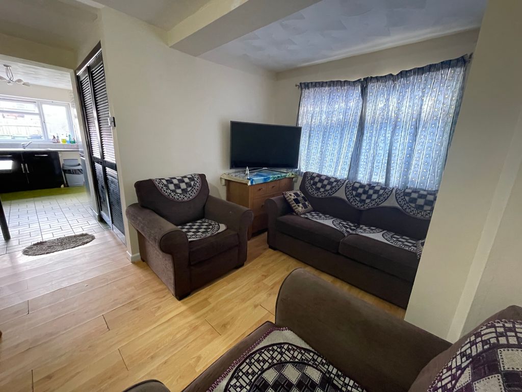 Property photo 3 of 9 Img_5936