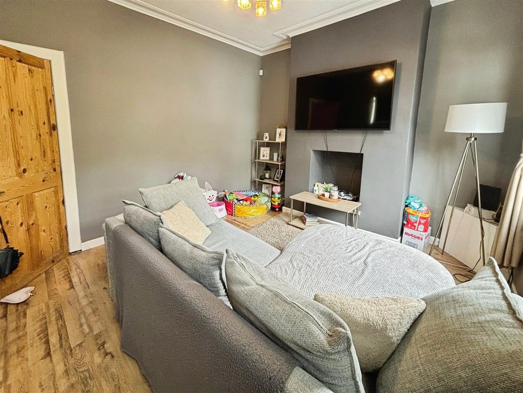 Property photo 3 of 18 Lounge