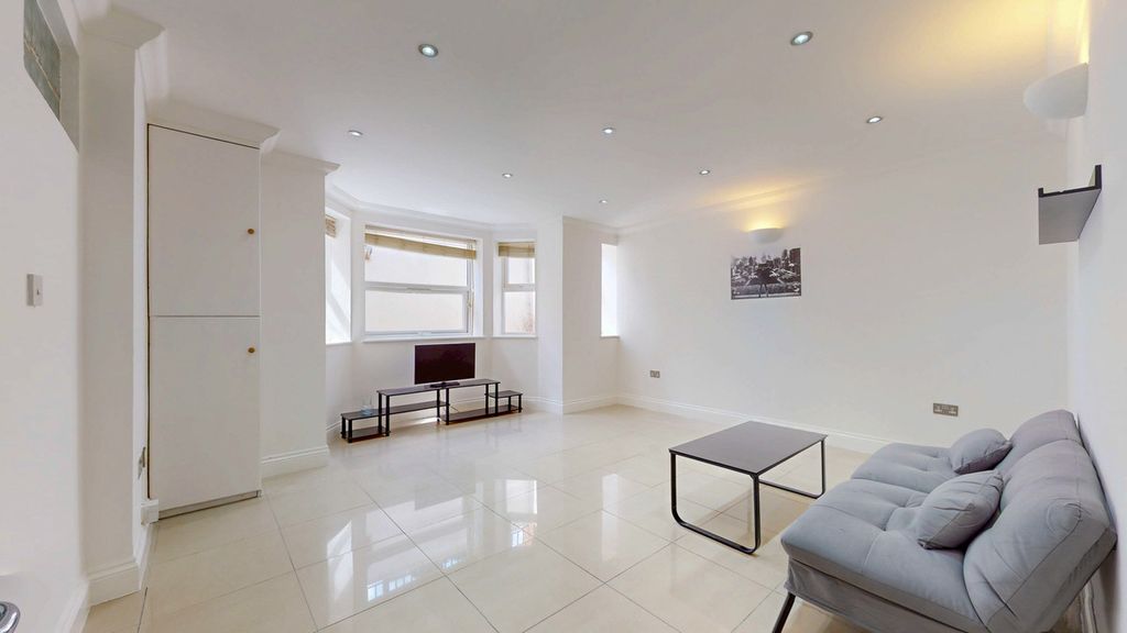 Property photo 3 of 35