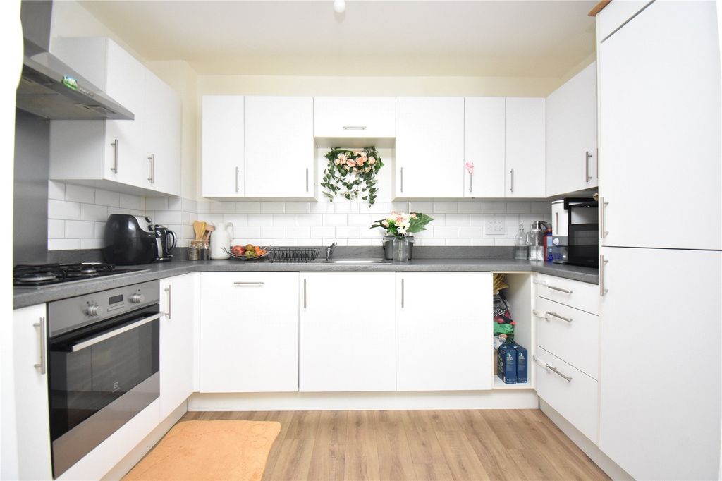 Property photo 2 of 9 Kitchen