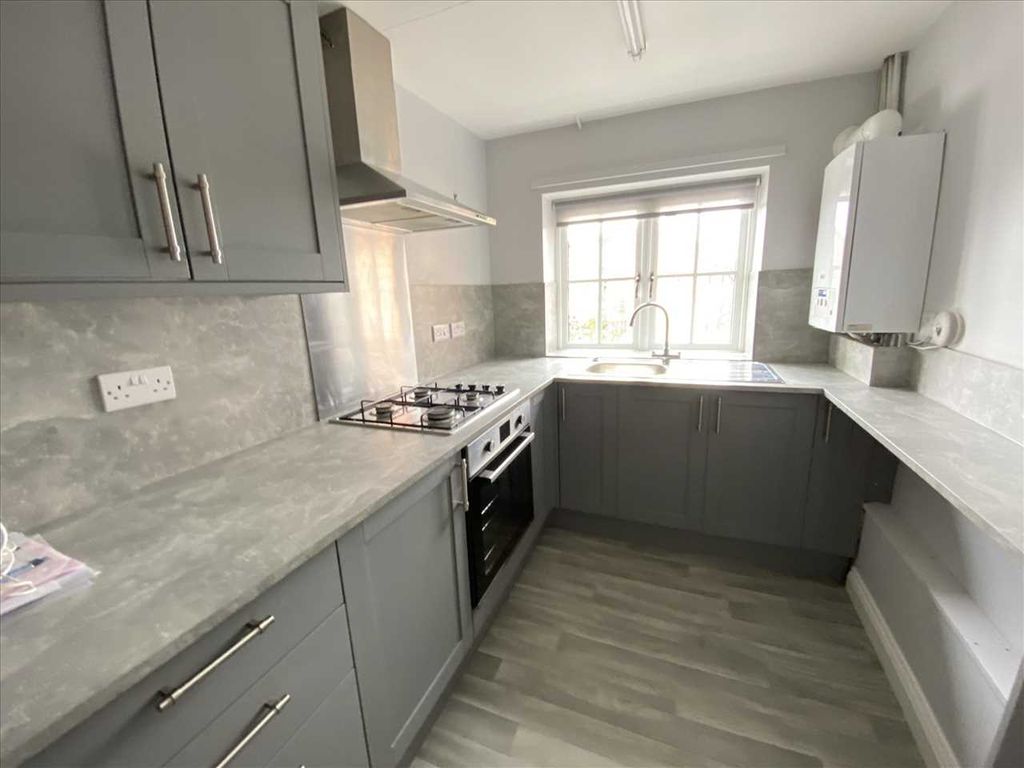 Property photo 3 of 7 Kitchen