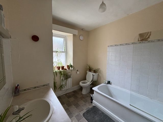 Property photo 2 of 10 Bathroom