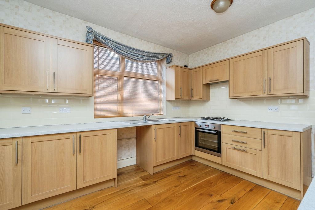Property photo 3 of 17 Photo