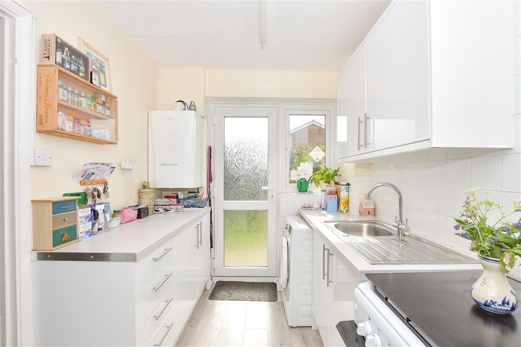 Property photo 3 of 9 Kitchen