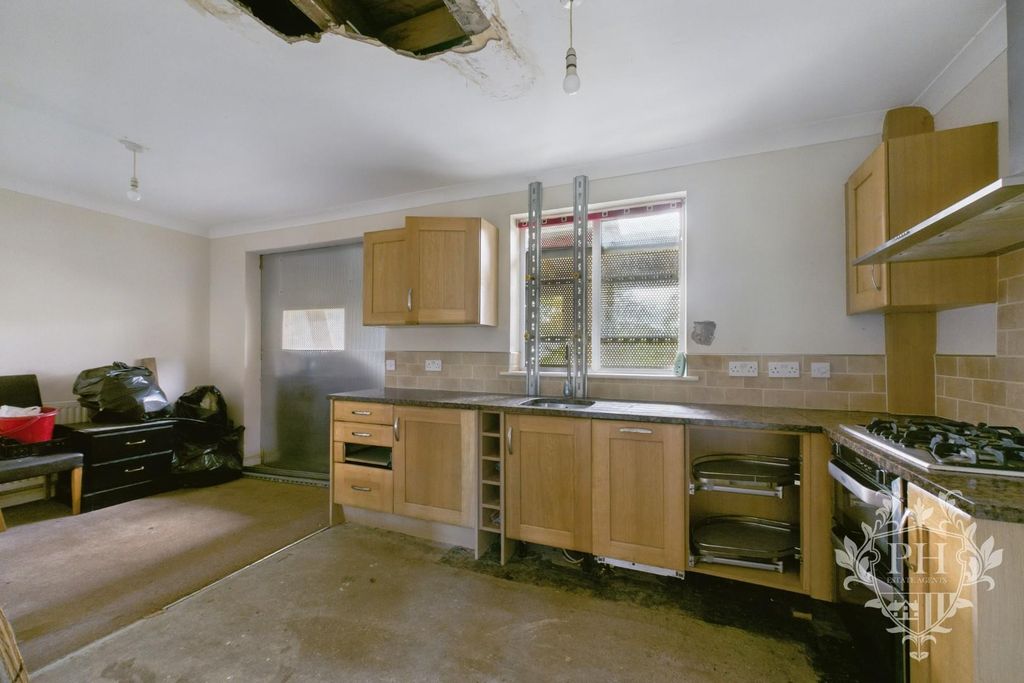 Property photo 3 of 8 Cam02002G0-Pr0216-Still006.Jpg