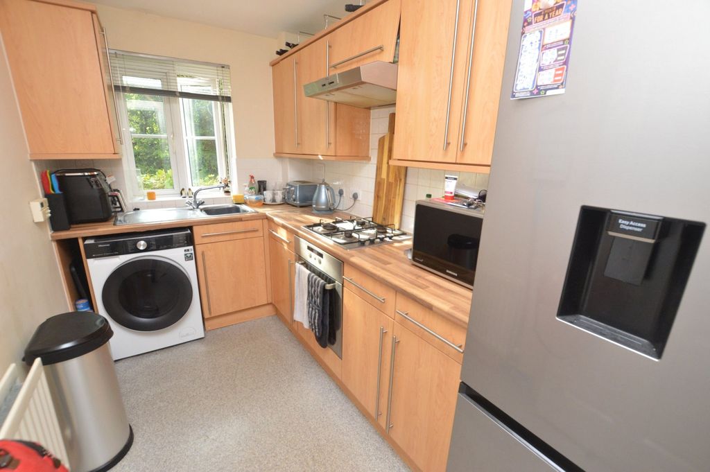 Property photo 3 of 12 Kitchen