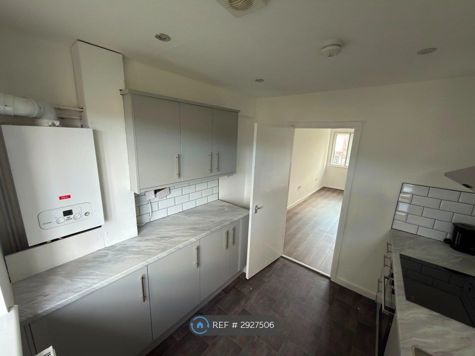 Property photo 2 of 11 Kitchen