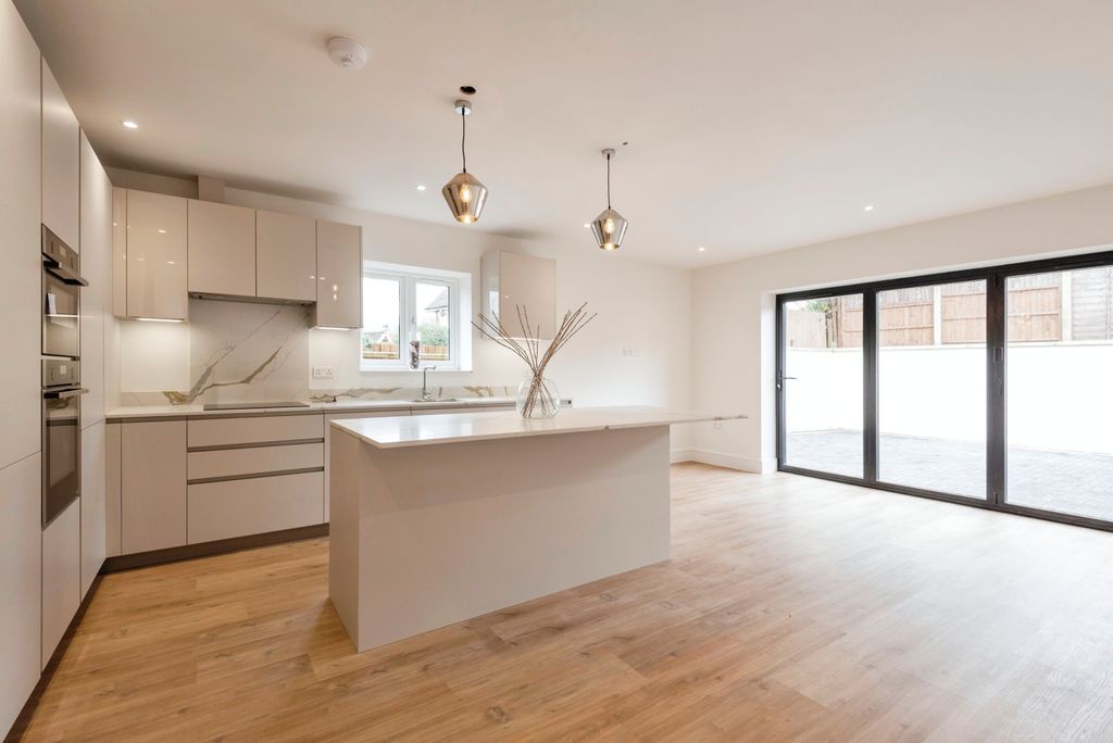 Property photo 2 of 17 Kitchen/Diner
