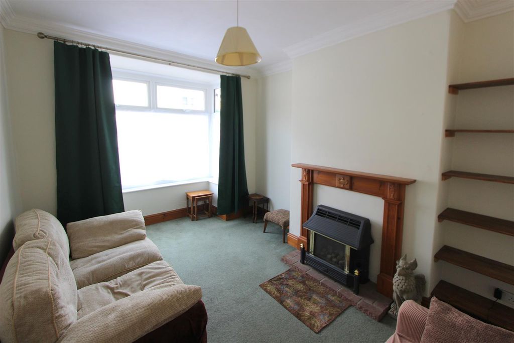 Property photo 2 of 10 Living Room