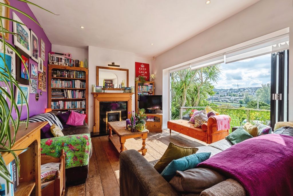 Property photo 3 of 21 Pbox-Img.Jpg