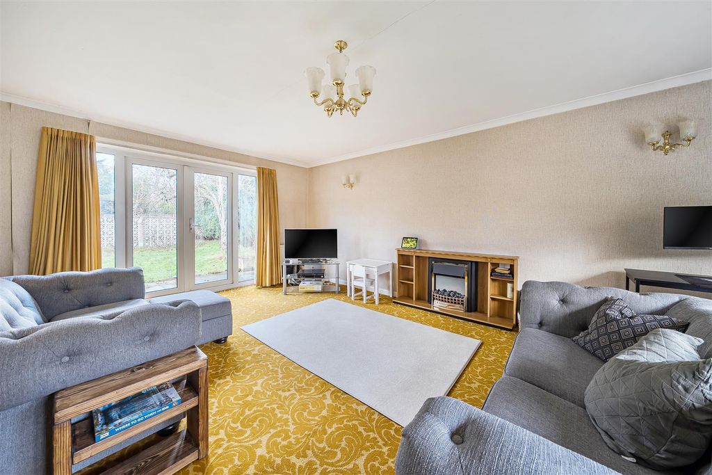 Property photo 3 of 20 Living Room