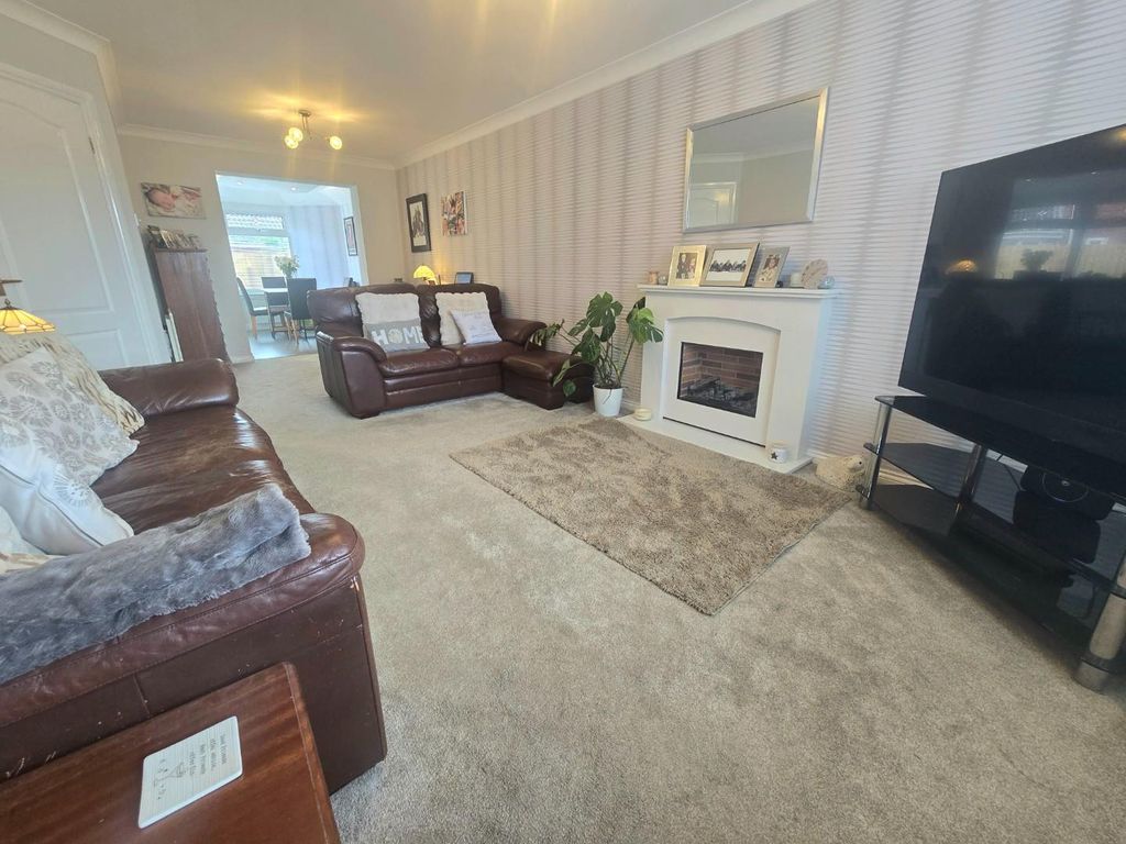 Property photo 2 of 18 Living